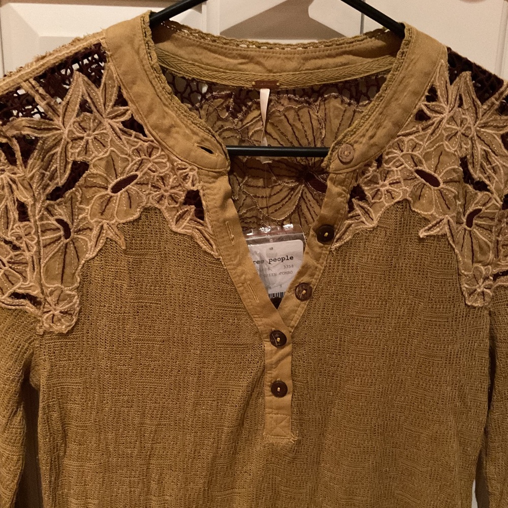 Women’s Free People Henley, Size small NWT